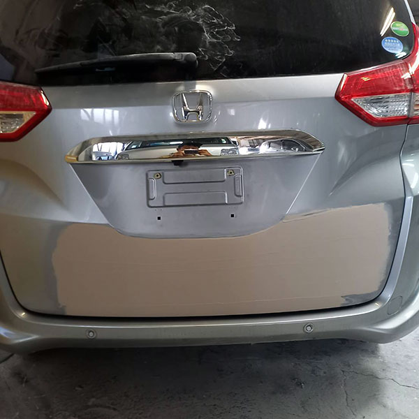 パテ盛り・パテ塗り